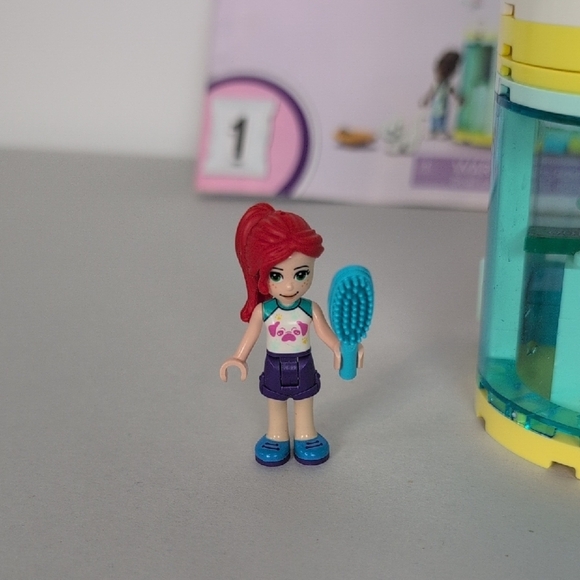 Lego Friends Pet Clinic Set # 41695 - Picture 2 of 8